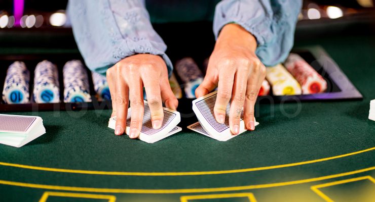 Blanding af blackjack-kort